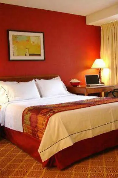 Lakeview Signature Inn Calgary Airport Hotel